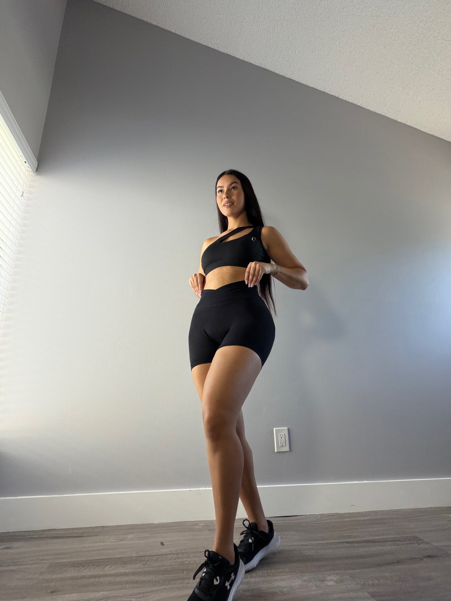 SCULPT ESSENTIAL SHORTS - BLACK